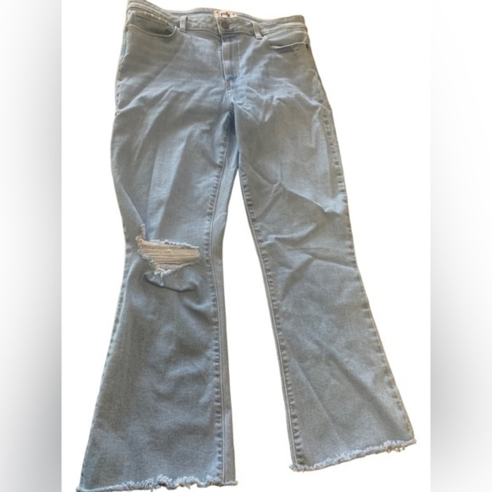 Paige Jeans Rory Crop Flare Alyssa Distressed‎ Size 31 Light Wash Raw Hem